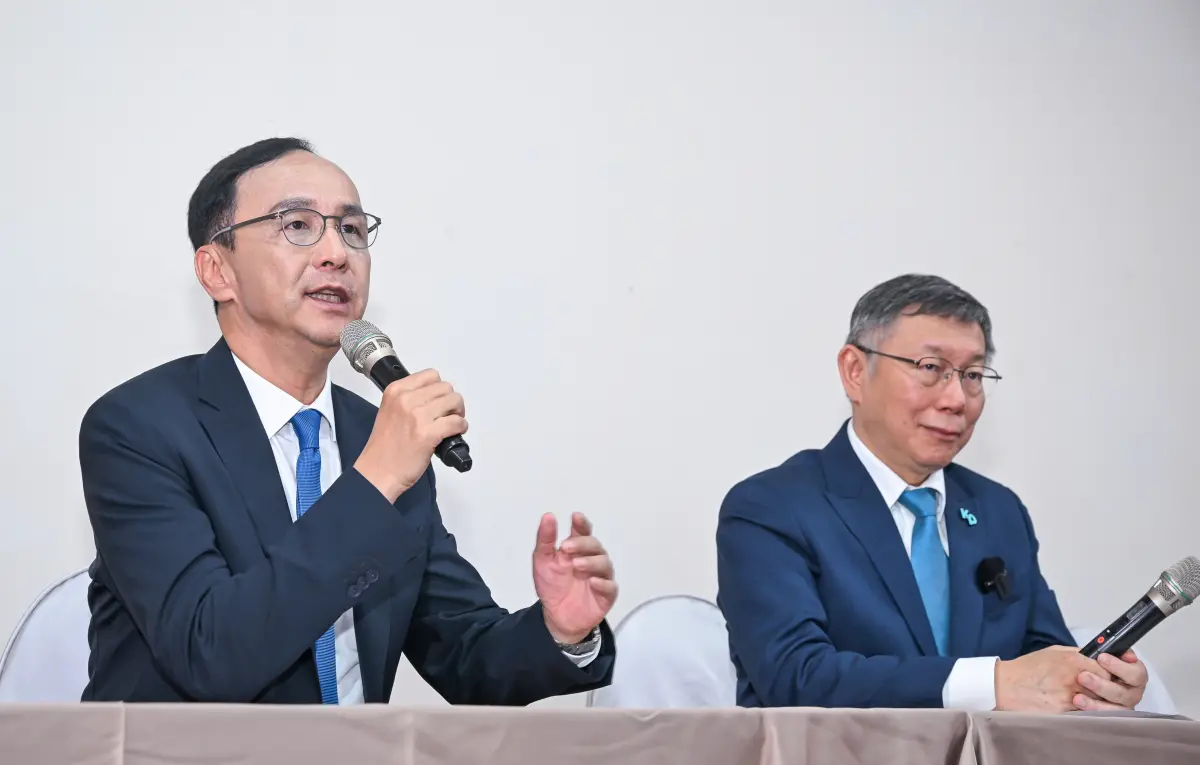 ▲國民黨主席朱立倫（左）、民眾黨主席柯文哲（右）今天召開政黨協商。（圖／國民黨提供）