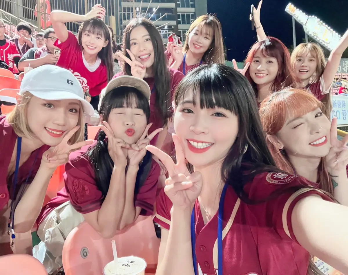 ▲林襄、籃籃與樂天女孩到場加持！樂天桃猿勇奪三連勝前進台灣大賽。（Rakuten Girls提供）