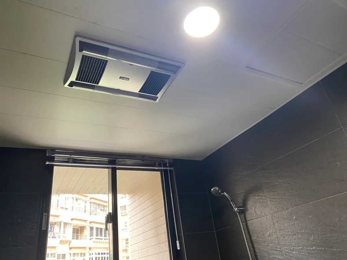 ▲浴室暖風機被內行視為「一招完勝」除濕機的神物，不僅解決老屋發霉、免去倒水麻煩，專家直言開 24h 電費更只要銅板價。（圖／記者徐銘穗攝）