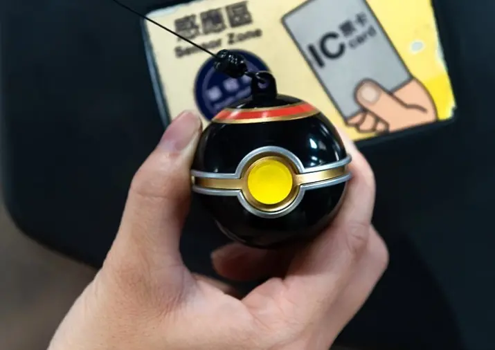 ▲寶可夢精靈球悠遊卡第5款「3D豪華球」明起限時12天展開預購，單顆售價499元，7-11、全家、Pinkoi通路有賣。（圖／Pinkoi提供）