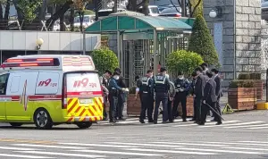 韓國總統府外發生襲擊事件！7旬老翁傷2警被捕

