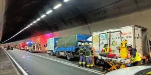 國5雪隧嚴重車禍！4車連環撞釀1人骨折受困　警消馳援搶救

