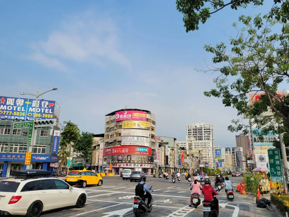 ▲大順與中正路口交維撤離開放通行，大幅紓解交通壅塞情形。（圖／高市府捷運局提供）