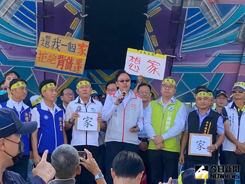 ▲面對航空城拆遷戶，張善政提出5點承諾協助大家重建安置。（圖／記者李春台攝，2023.10.31）