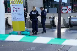 戴頭巾女地鐵高喊「真主至大」！法國警開槍射擊：她威脅乘客性命
