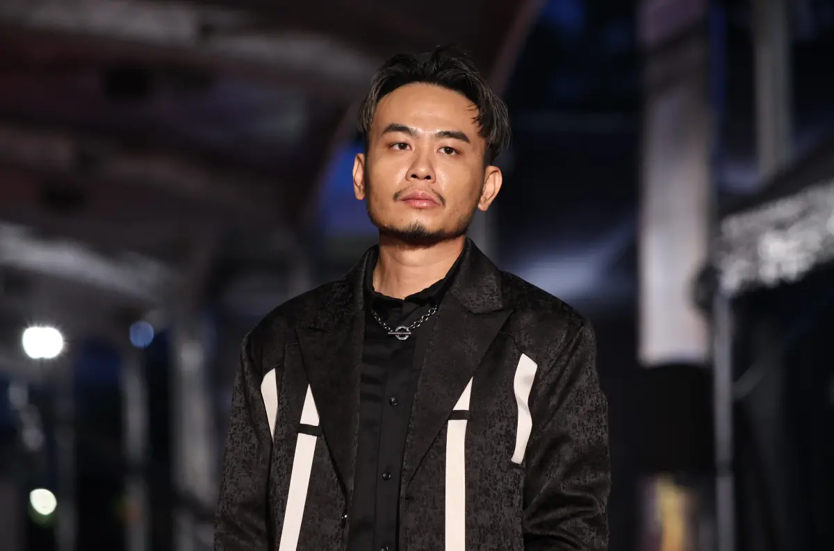 ▲楊大正（如圖）上個月出席音樂劇《火神的眼淚》以人夫學長之姿給新婚的是元介建議，還說對前妻山東一直都有心動的感覺，但其實當時已經離婚。（圖／故事工廠提供）