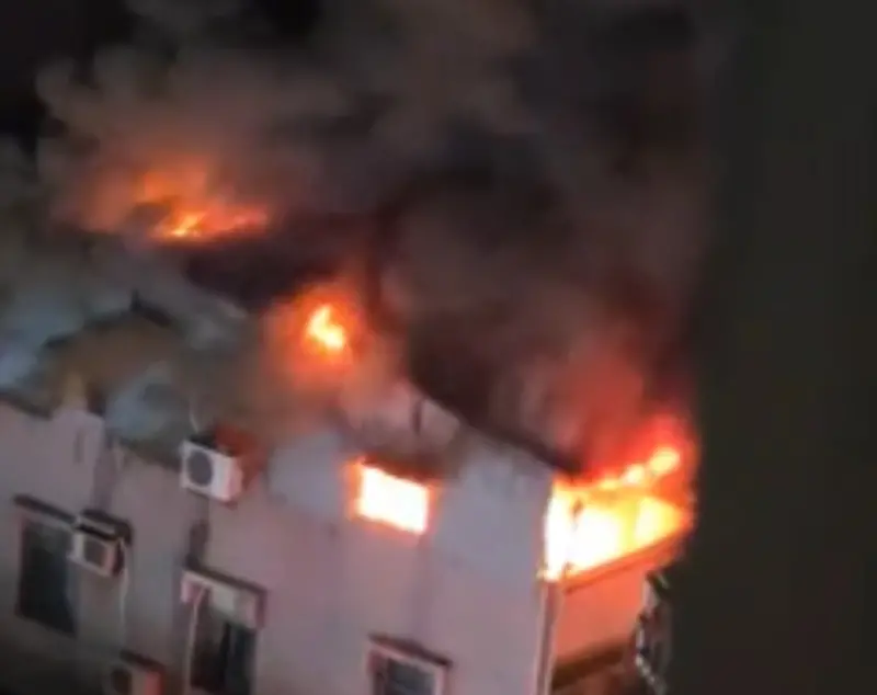 ▲嘉義市一戶民宅頂樓傳出火警。（圖／翻攝畫面）