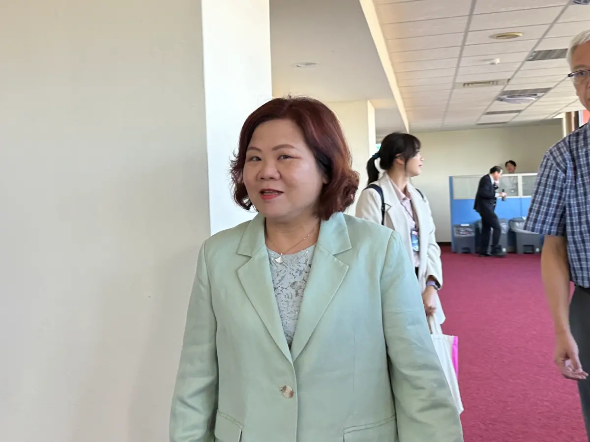 ▲旅宿業開放移工評估報告送達，勞動部長許銘春今（1）日表示，3條件具足再開會。（圖／記者李琦瑋攝，2023.11.01）