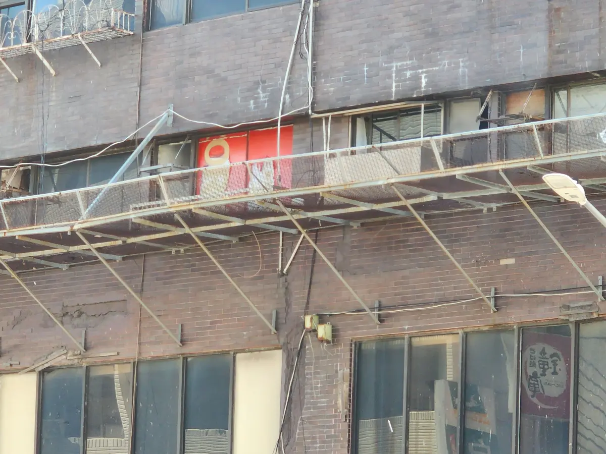 ▲高市府自今年11月份起至明年底，啟動冷氣家電安裝及外牆維護安全巡查。（圖／高市府提供）