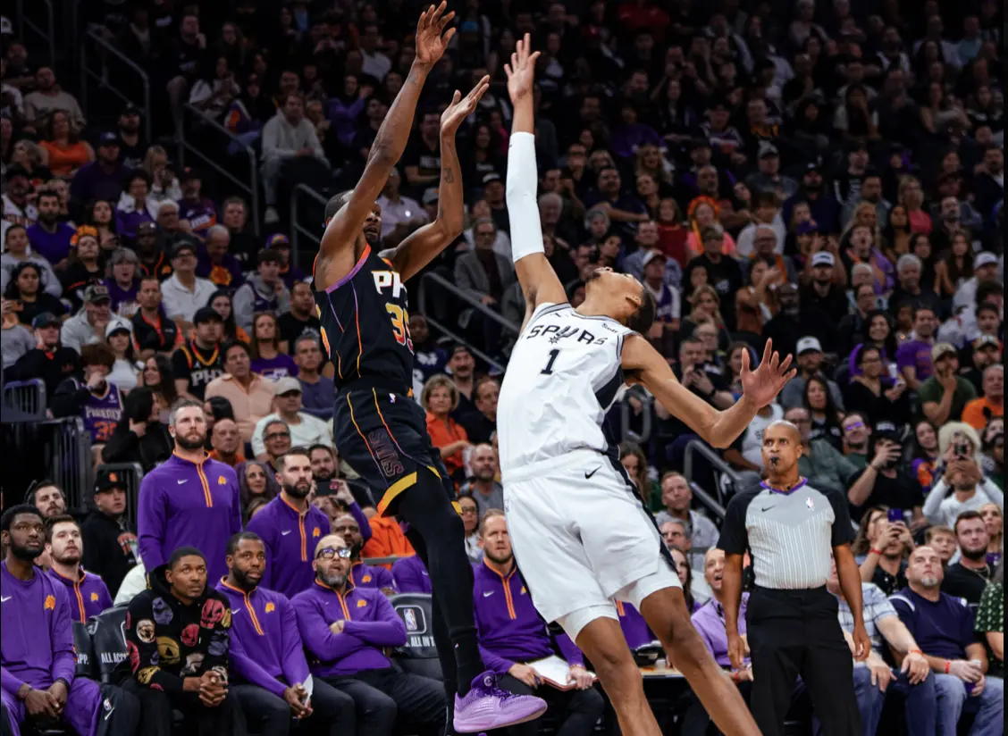 ▲馬刺狀元郎「斑馬」Victor Wembanyama今與Kevin Durant多次上演激烈攻防。（圖／取自鳳凰城太陽官方推特）