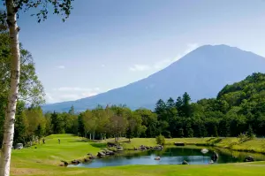 ▲僑福建設在二世古（Niseko）的開發案，將劃分為高級住宅、酒店與商業區，強調開發過程將注入環保元素，充分利用地熱和太陽能。（圖／翻攝僑福建設官網）