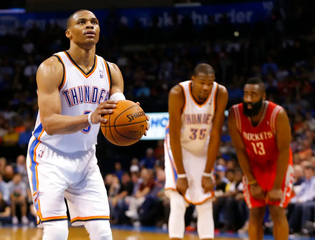 ▲昔日雷霆三巨頭Kevin Durant（中）、 James Harden和Russell Westbrook（左一），如今成為籃球浪人。（圖／美聯社／達志影像）