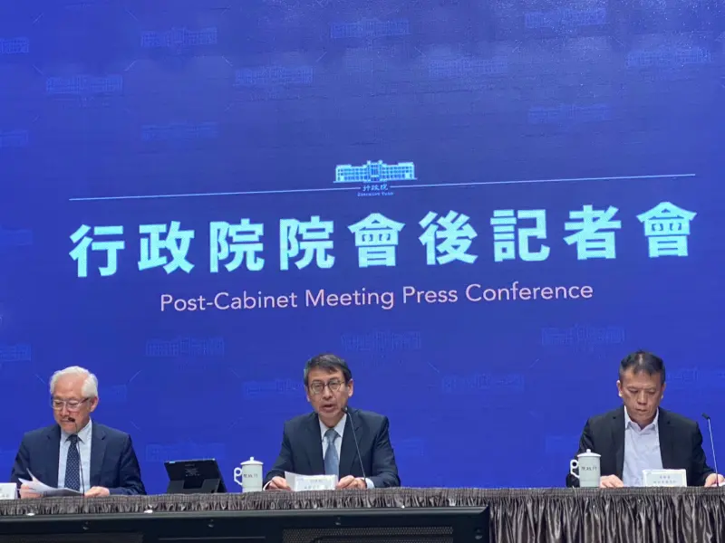 ▲行政院會後記者會今日宣布將在明年啟動「晶片驅動台灣產業創新方案」，預計10年花費3000億元經費。（圖／記者陳威叡攝，2023.11.02）