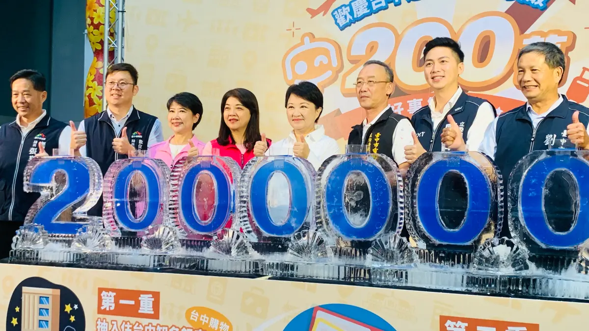 ▲「台中通」APP 下載數迅速成長，市府歡慶活動的道具還停留在200萬次，今日已破211萬次。（圖／記者顏幸如攝，2023.11.02）