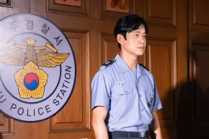▲劉俊相飾演警察大學出身的精英警察。（圖／Naver電影）