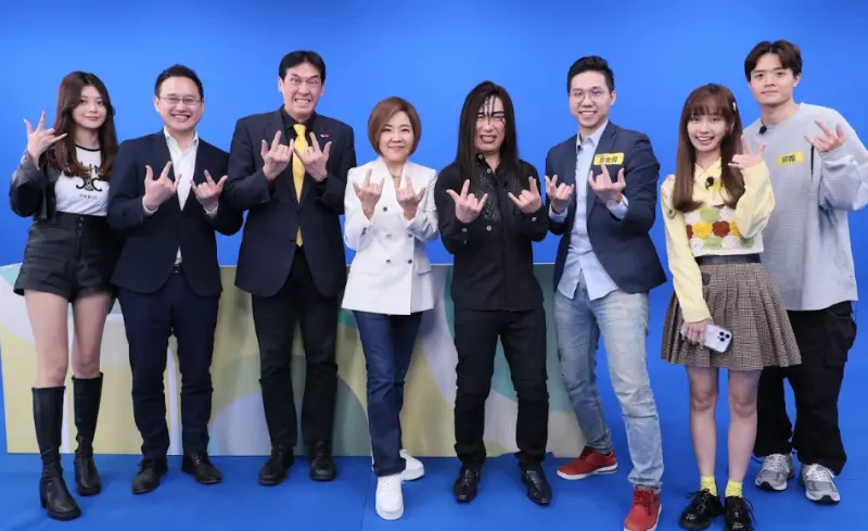 <p>▲黃暐瀚（左三）、趙怡翔（左二）、于美人（中）等人出席《鄉民大學問》節目。（圖／記者鄭孟晃攝，2023.11.2）</p>