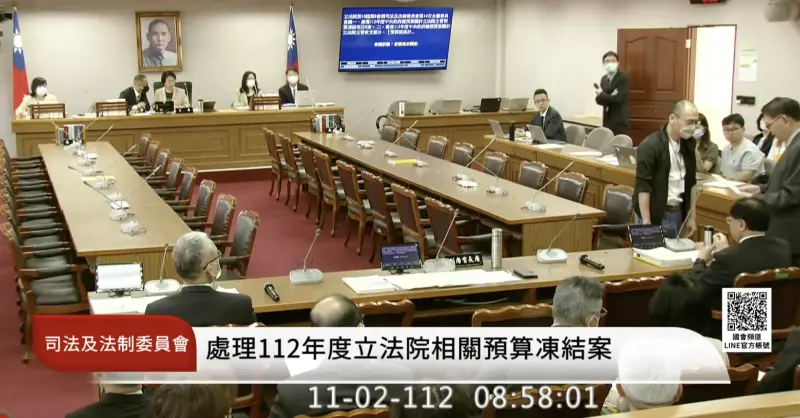 ▲林志嘉慰問該名男子。(圖/翻攝國會頻道YT)