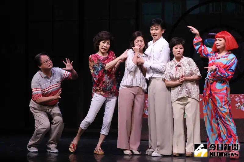 ▲趙自強（左起）、郎祖筠、黃宇琳、狄志杰、呂雪鳳、董仔出席《我妻我母我丈母娘》彩排記者會。（圖／記者陳明中攝）