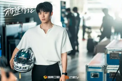 ▲秦凌岳則遭質疑與男星翟子路（如圖）臉型相似，引來粉絲痛批：「經紀公司可以索賠吧。」（圖／翻攝微博）