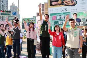 ▲今天的拜票過程中民進黨議員李雅慧、黃文志、簡煥宗、李喬如與何權峰也陪同站台。(圖/李柏毅辦公室提供) ▲今天的拜票過程中民進黨議員李雅慧、黃文志、簡煥宗、李喬如與何權峰也陪同站台。(圖/李柏毅辦公室提供)