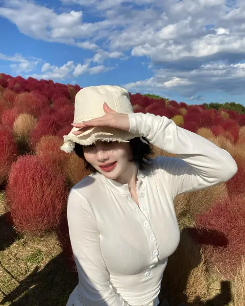 ▲▼黑萱萱到茨城縣國營常陸海濱公園踏青。(圖/翻攝自黑萱萱IG) ▲▼黑萱萱到茨城縣國營常陸海濱公園踏青。(圖/翻攝自黑萱萱IG)