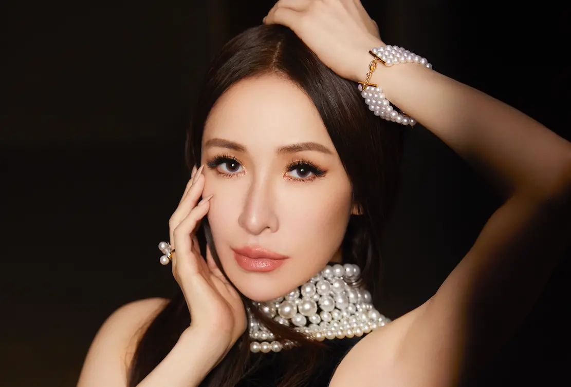 ▲蕭亞軒標記錯人，釣出五月天阿信回應，粉絲看到後全嗨翻，瘋狂敲碗兩人合作。（圖／華納音樂提供）