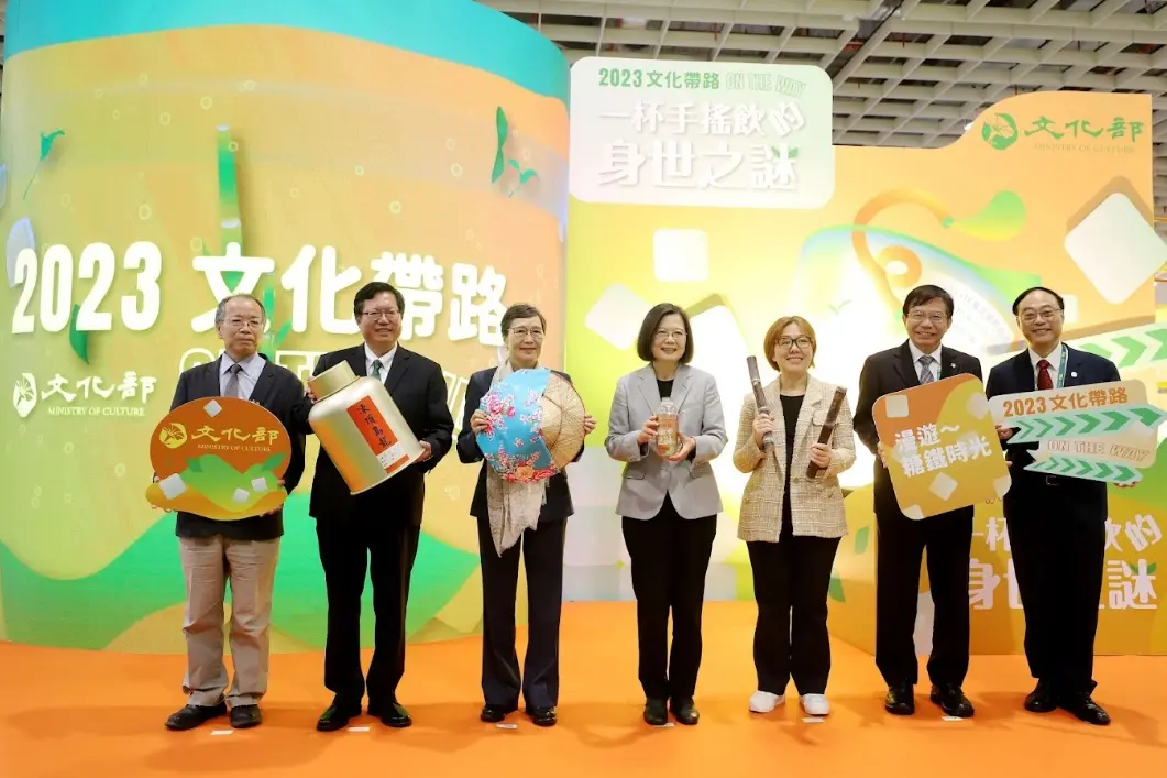 ▲台北國際旅展今（3）日開幕，文化部文化帶路館以一杯手搖飲的身世之謎，帶觀眾從茶與糖中，尋找認識台灣文化的路徑。（圖／文化部提供）