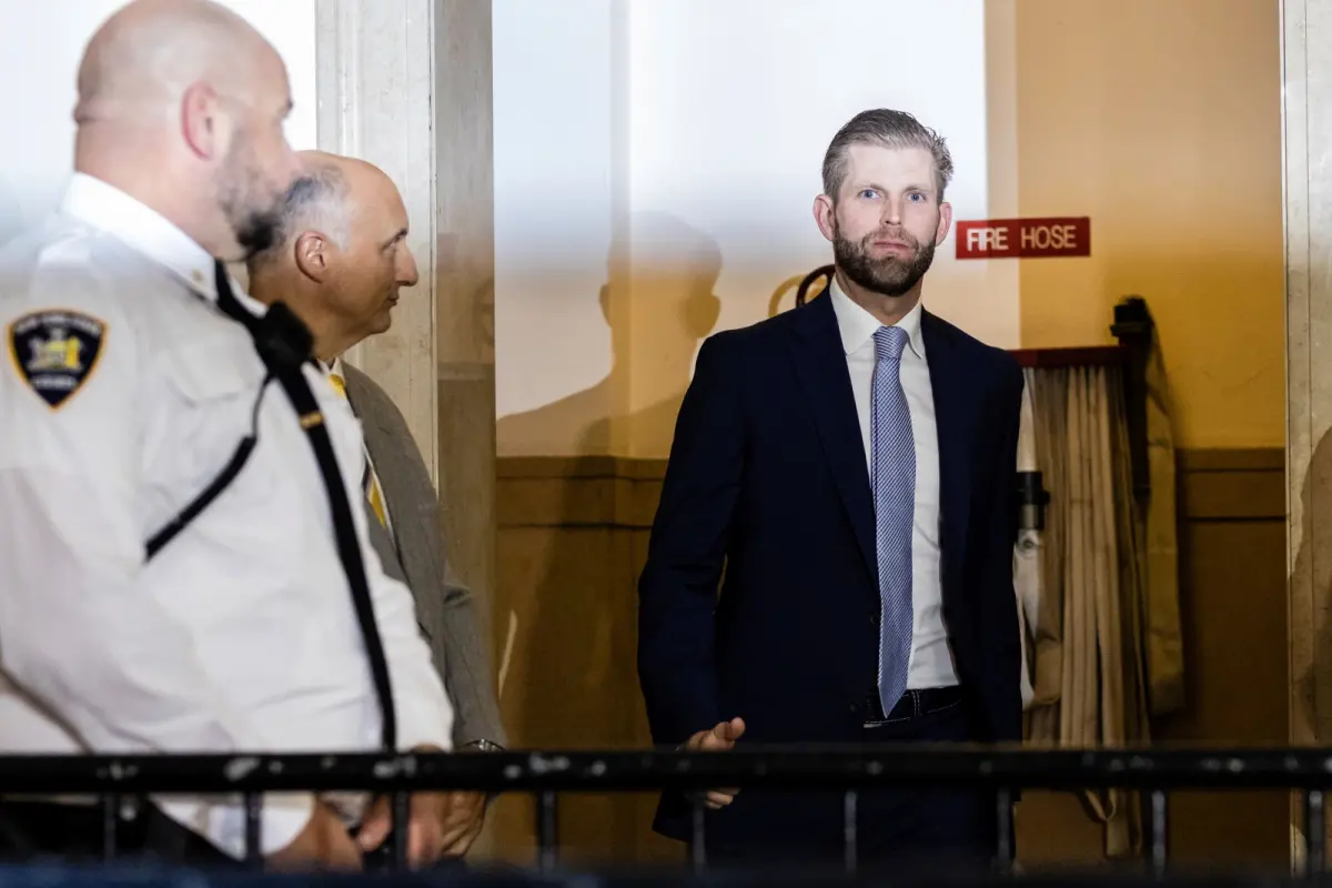 ▲美國前總統川普被控民事詐欺，案子在紐約開庭，兒子艾瑞克（圖）和小唐納都出庭作證。（圖／美聯社／達志影像）