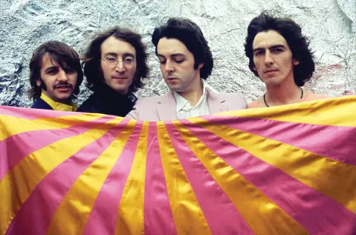 ▲披頭四合唱團（The Beatles）最後一首歌〈Now and Then〉推出。（圖／環球音樂提供）