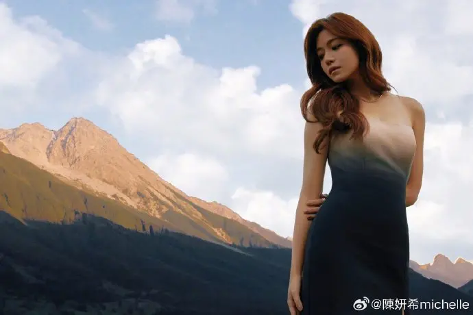 ▲陳妍希（左）和張書豪（右）過去曾傳緋聞，近來他們一起探導演林孝謙的班，過往回憶湧上心頭，林孝謙也說，對於過去的紛爭，讓陳妍希受委屈了，很想抱抱她。（圖／翻攝自陳妍希臉書）