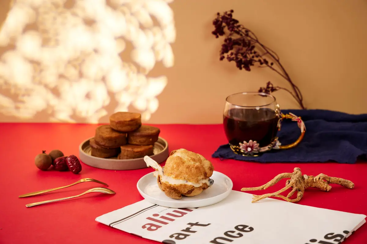 ▲在她家Ｘ芙稻菓室Ｘ梅笑糧行Ｘ威州花旗蔘。（圖／品牌提供）