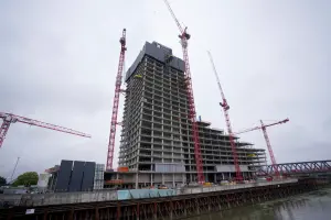 漢堡市摩天大樓「蓋一半喊停」!開發商付不出錢 德國房市陷危機