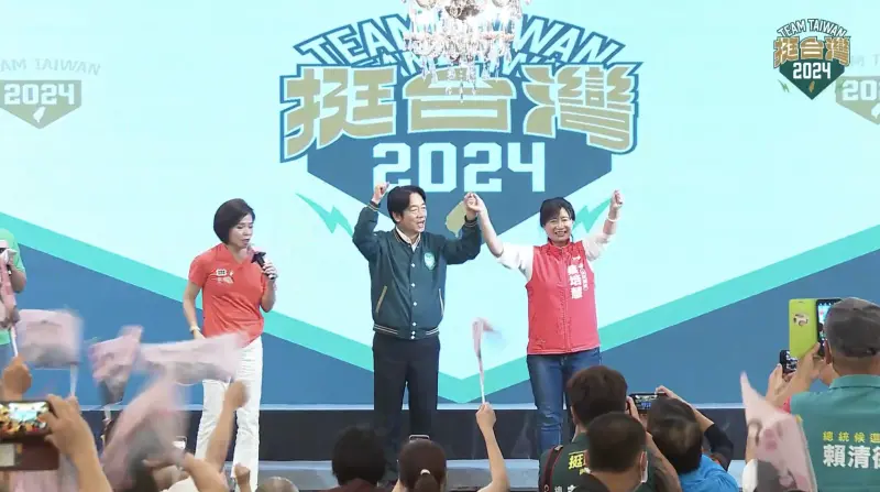 ▲賴清德拉起蔡培慧的手,感謝今年初補選,南投鄉親願意給蔡培慧機會。(圖/翻攝蔡培慧臉書,2023.11.03)