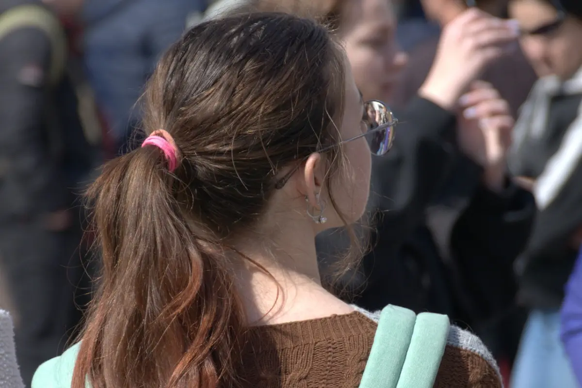 ▲近日就有網友好奇，為何近幾年路上越來越少女生將頭髮全部往後梳整綁起來，這樣看起來乾淨俐落又有型。（示意圖／翻攝自Pixabay）