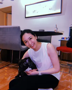 ▲▼蔡依珊沒有官夫人架子,除了把自家食品事業經營得有聲有色,也長年致力公益。(圖/翻攝自蔡依珊臉書) ▲▼蔡依珊沒有官夫人架子,除了把自家食品事業經營得有聲有色,也長年致力公益。(圖/翻攝自蔡依珊臉書)