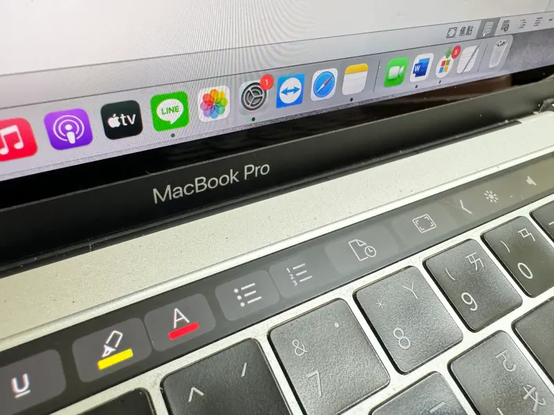 ▲蘋果停產13吋的MacBook Pro，而最後一代13吋MacBook Pro具備Touch Bar，同時代表Touch Bar走入歷史。（圖／記者周淑萍攝）