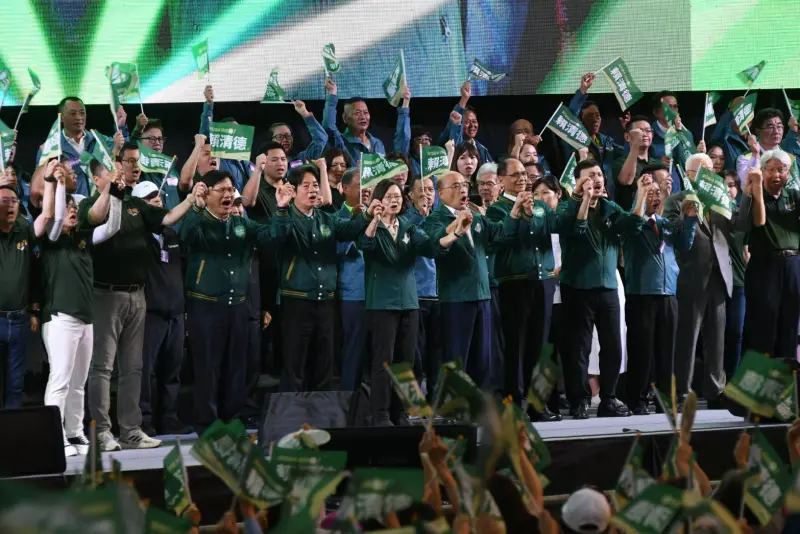 <p>▲蔡英文、賴清德合體,出席賴清德競選總部造勢。(圖/記者林調遜攝,2023.11.04)</p>