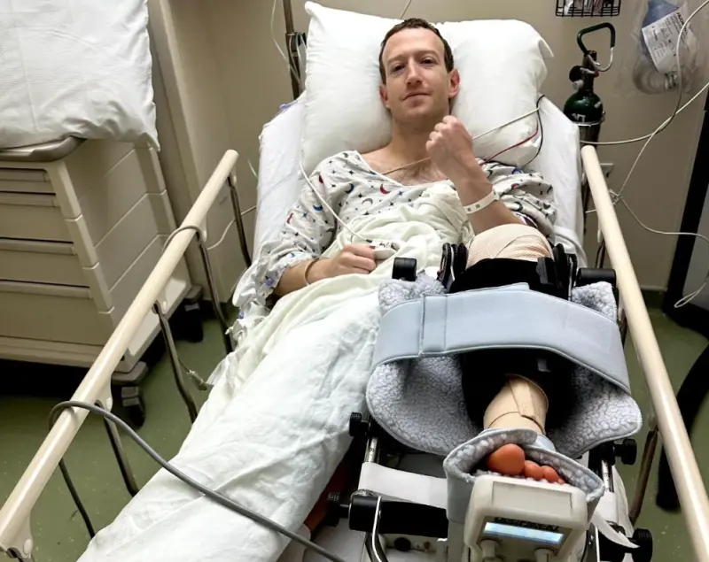 ▲臉書創辦人祖克柏（Mark Zuckerberg）今（4）日在IG貼出自己住院的照片，由於在進行格鬥訓練時弄傷膝蓋，被診斷是十字韌帶撕裂傷，不得不進行手術。（圖／翻攝自祖克柏的IG）