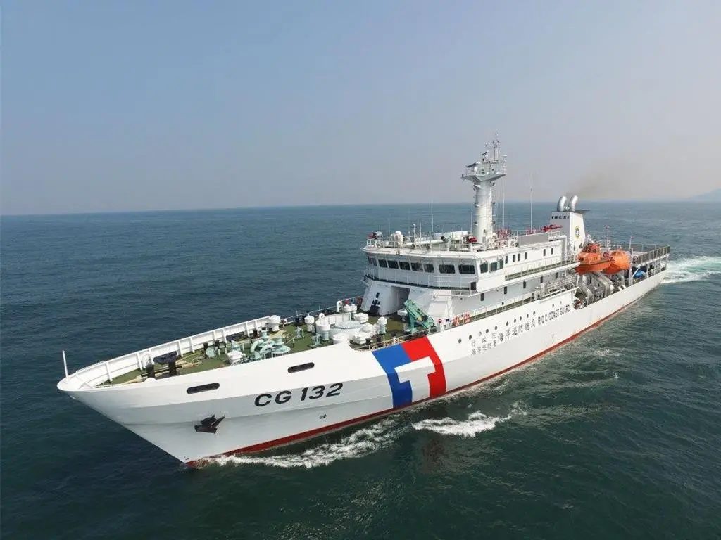 ▲李男5月間侵入停泊在基隆港西岸1A碼頭的海巡署桃園艦，最後於貴賓艙內廁所被查獲。（圖／翻攝畫面）