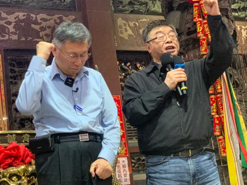 ▲民眾黨總統參選人柯文哲日前受邀至高雄意誠堂短講,邱毅現身相挺。(圖/民眾提供)