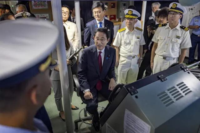 ▲日本首相岸田文雄在11月初拜訪菲律賓，並參觀軍艦。（圖／菲律賓外國記者協會）