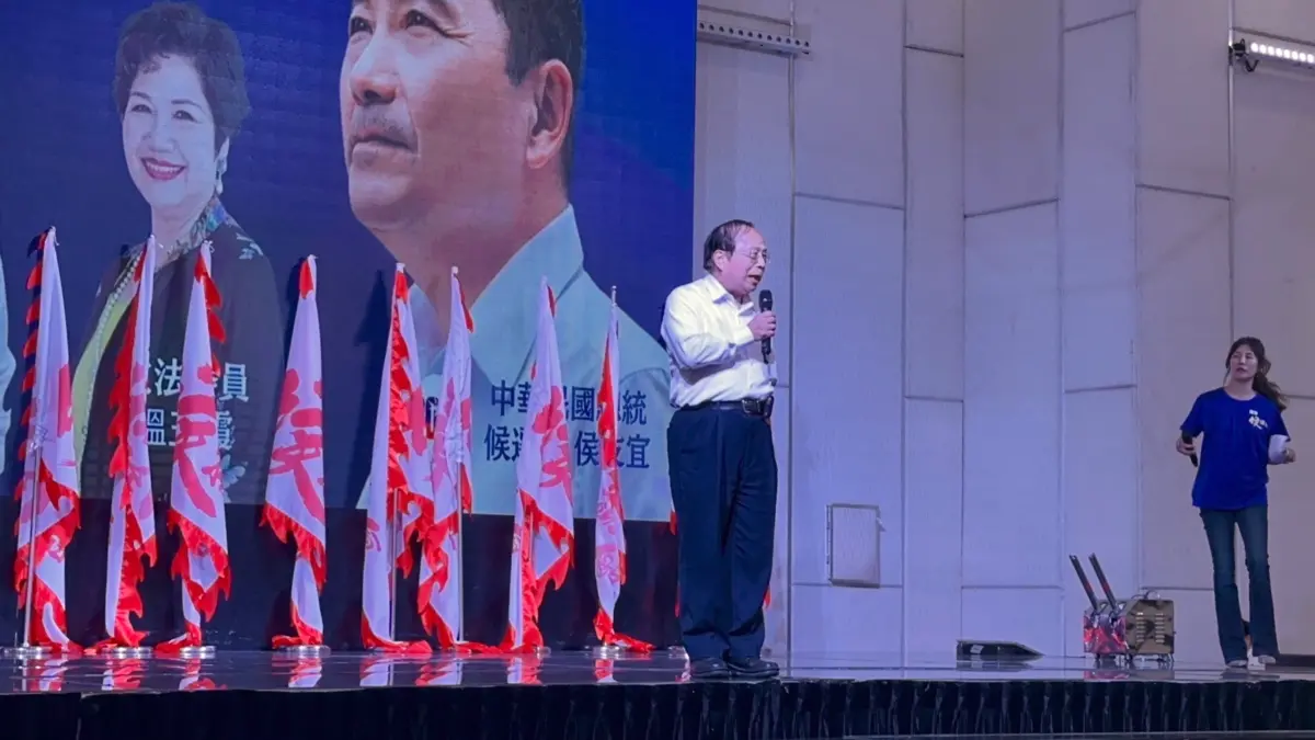 ▲國民黨總統參選人侯友宜二哥侯明鋒，昨天當侯友宜分身，前往越南。（圖／侯辦提供）