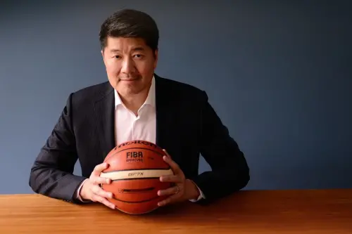 P. LEAGUE+回應高雄鋼鐵人訴求,除要求鋼鐵人在更換大股東後按聯盟規章以書面通知聯盟備查外,也表示要針對之前該隊前領隊「砸車」一事開會進行懲處。圖為首任會長確定為張嗣漢。(圖/PLG提供) ▲P. LEAGUE+首任會長為張嗣漢,有人推舉他應該出面擔任整合籃壇的人士。(圖/PLG提供)