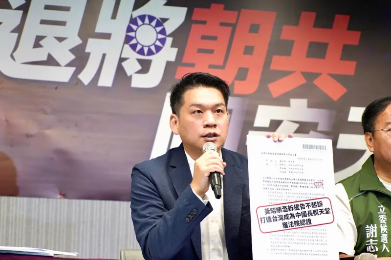 ▲高雄左營楠梓立委參選人李柏毅認為，國民黨總統參選人侯友宜與民眾黨總統參選人柯文哲各自都有超過20%的支持度，竟然聽從過去民調只有9%的前總統馬英九。（圖／翻攝畫面）