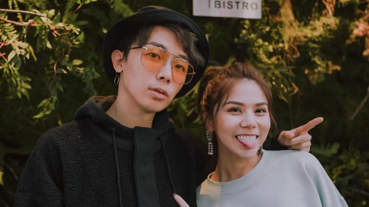 ▲蕾菈（右）夫婦吸毒遭到檢方逮捕，而她的老闆兼好友酷炫（左）終於發聲，不忍坦承「有點麻煩！」（圖／酷炫FB）