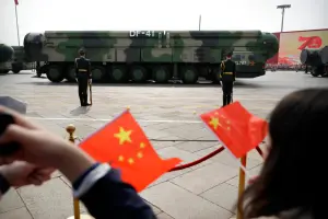 中國「二三線民企」掩護進口高階機具晶片　日經：疑用來製造核武
