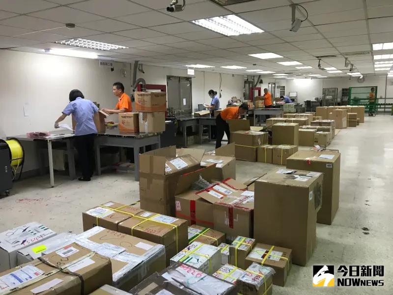 ▲落實「台美21世紀貿易倡議」，財政部宣布，今（115）年5月12日起自美國進口低於2500美元的快遞貨物，可採簡易申報單通關。（示意圖／顏真真攝）