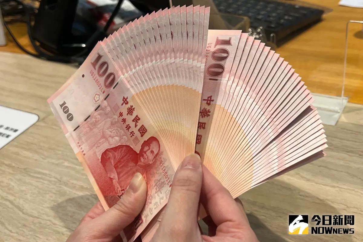 ▲在美元回落及台股止跌反彈，新台幣兌美元今（4）日早盤開升後一度回貶，目前又翻升，但升幅也有限，目前僅高低價差4.2分。（圖／記者顏真真攝）