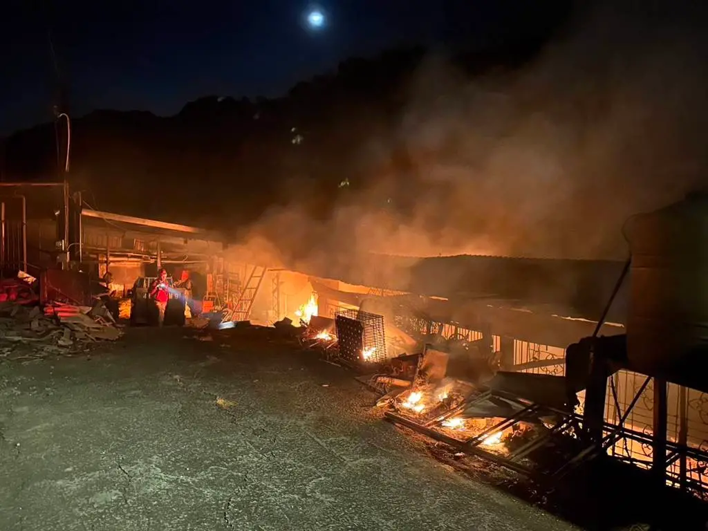 ▲龍潭一處鐵皮屋傳出火警。（圖／翻攝畫面）