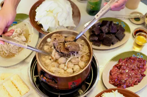 ▲今立冬要補冬，民間愛吃薑母鴨、羊肉爐、麻油雞補身，命理專家也分享立冬轉運法。（圖／「風塵萬里 旅人手札」提供）